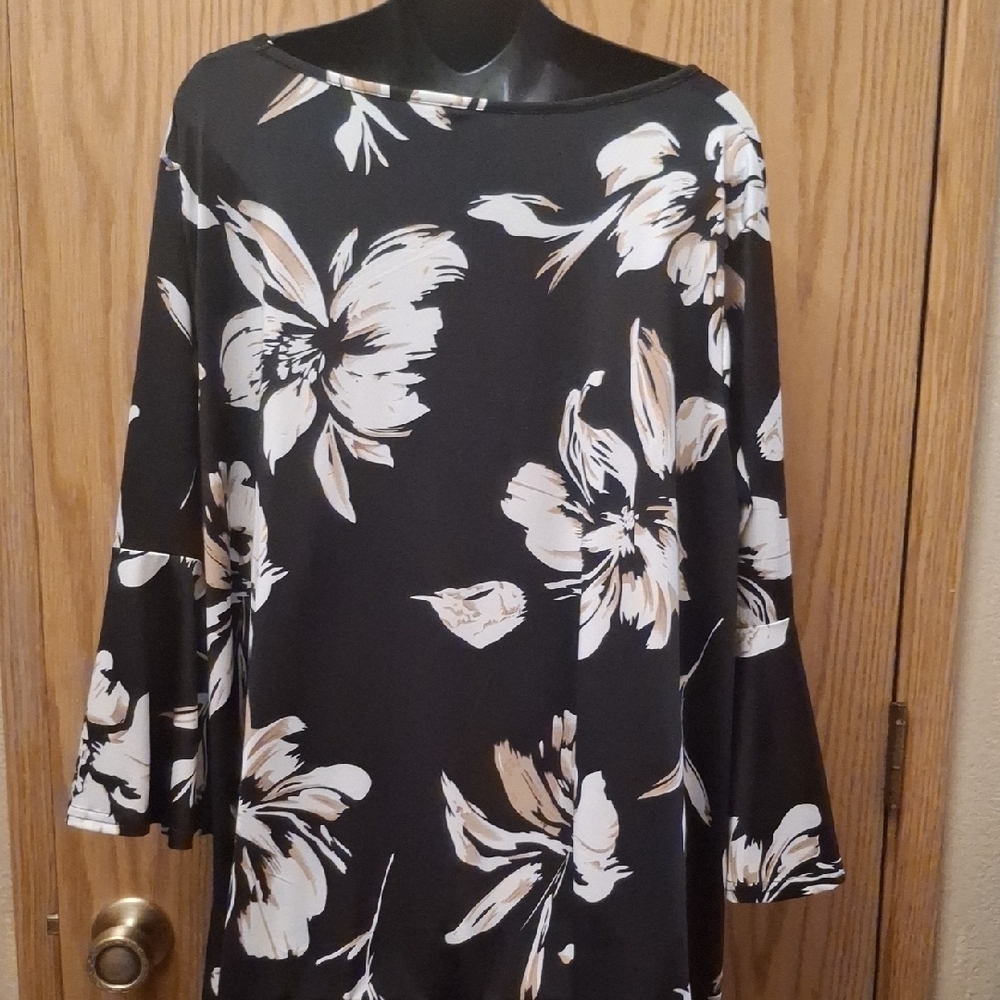 White Mark Chic Black and White Floral Women's Tunic - Picture 4 of 6